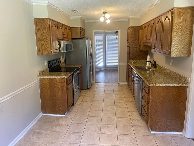113 Springfield Ln — Photo 2