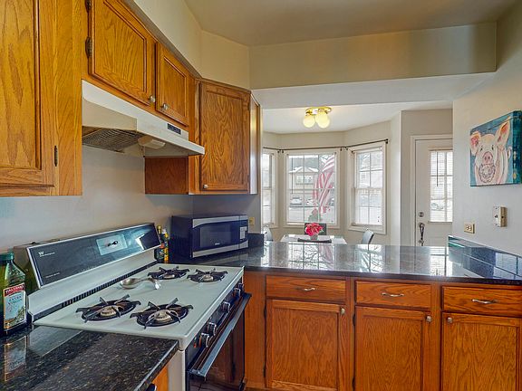 5th image of 165 Louise Ct Unit 165