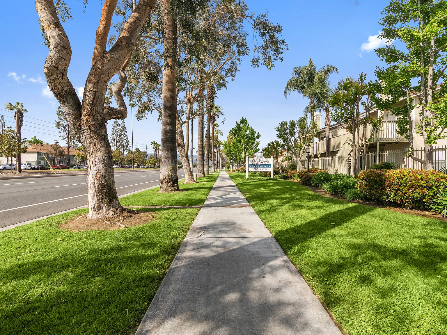 La Sierra Apartments — Photo 1