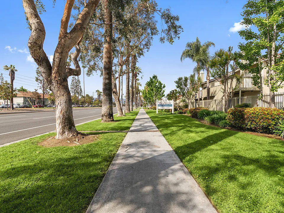La Sierra Apartments