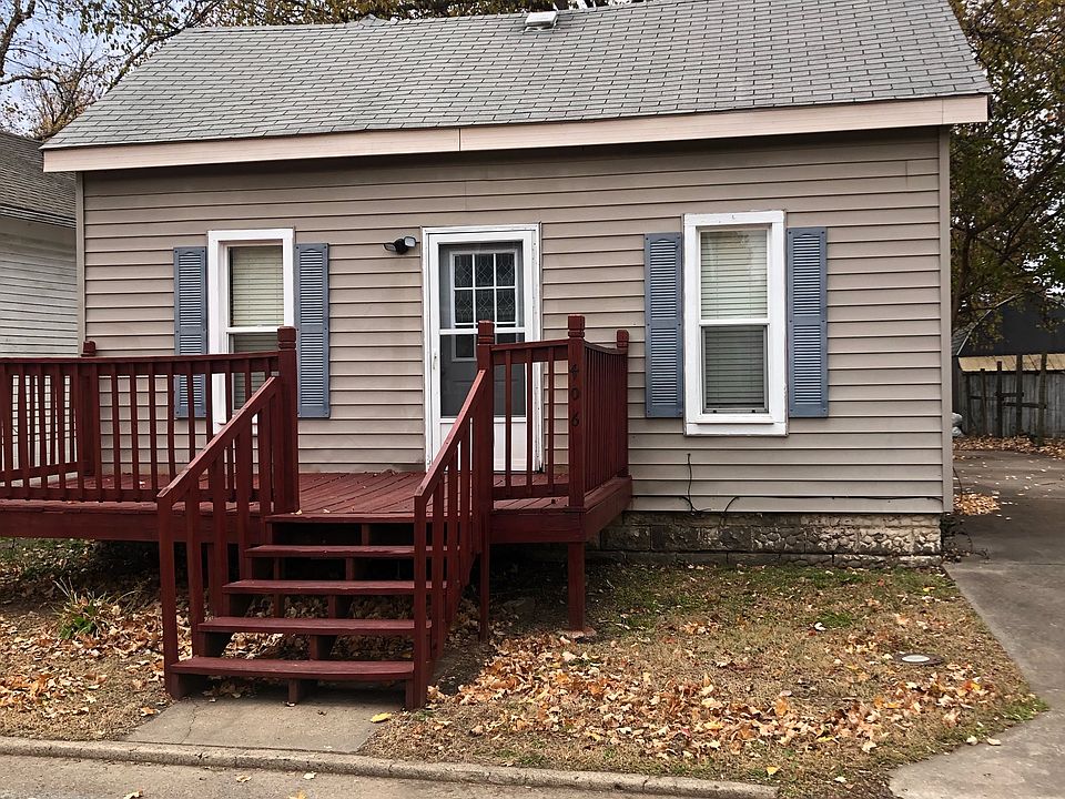 1st image of 406 E Marion St