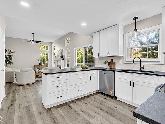 2nd image of 1726 Emerald Pines Ln