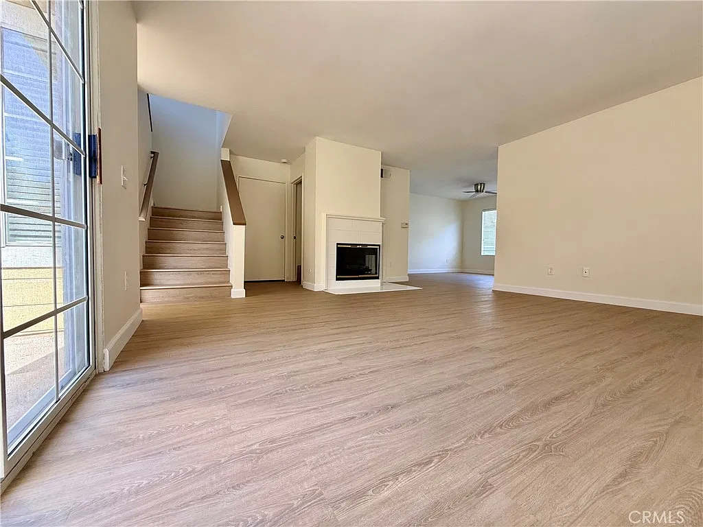 2800 Plaza Del Amo — Photo 3