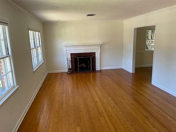 5th image of 3818 N Oakland St