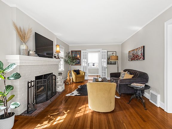 5th image of 616 N Bonnie Brae Pl