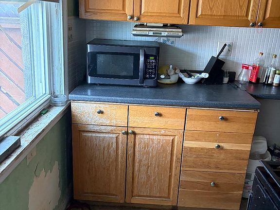 2nd image of 3017 Brighton St