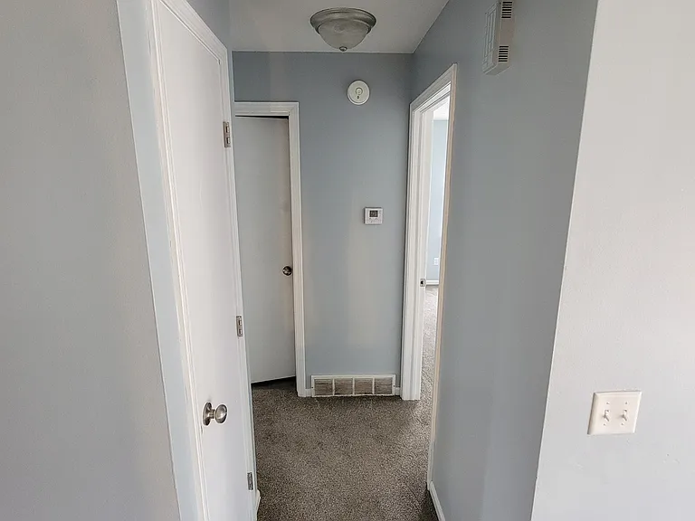 2128 Breton Rd SE — Photo 10