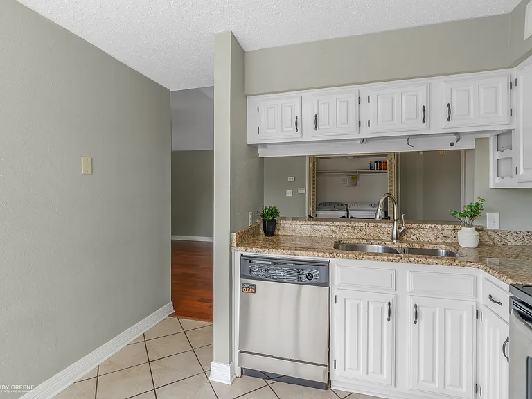 3100 Fairfield Ave #7C — Photo 13