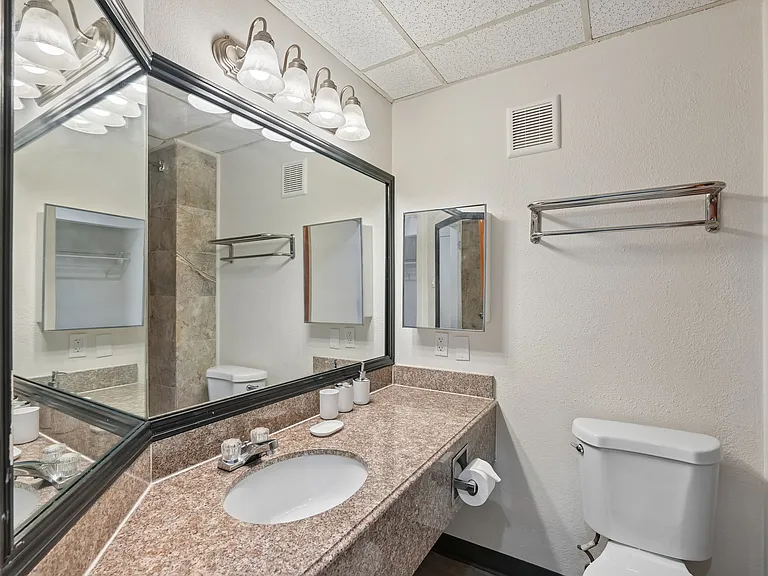 11350 Lyndon B Johnson Fwy — Photo 16