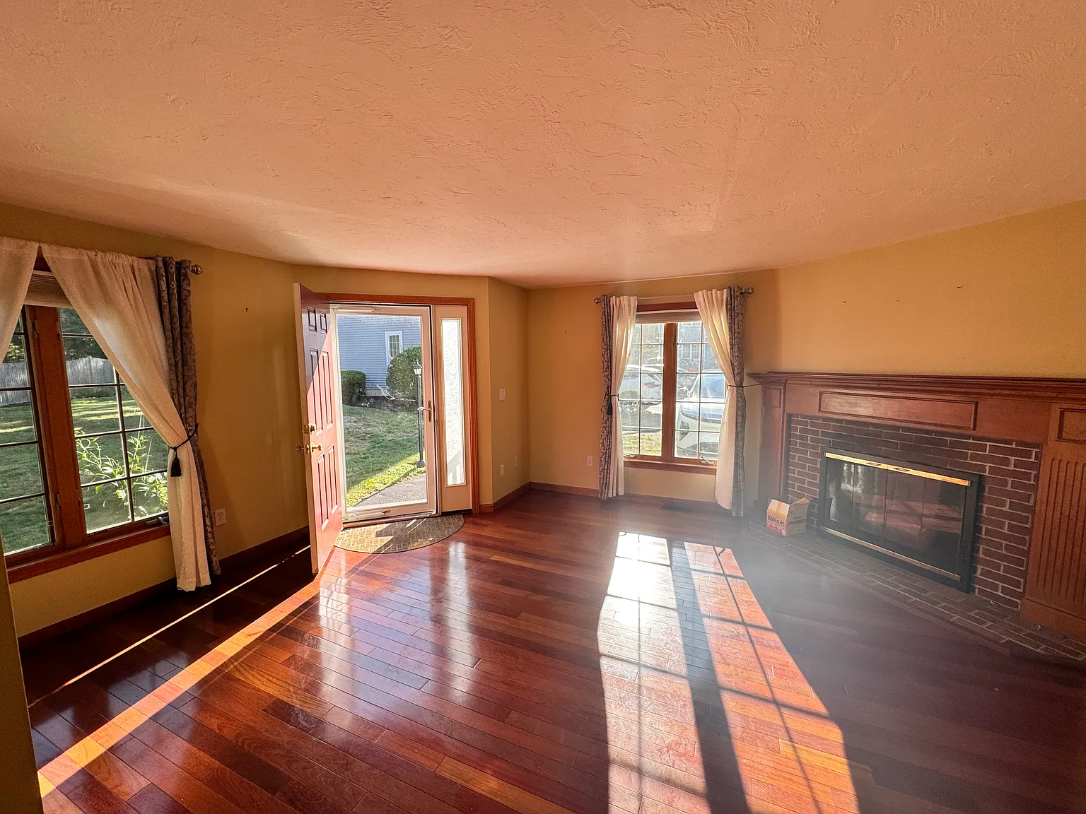 2 bed, 1.5 bath, 1152 sqft, $2,500 — Photo 2