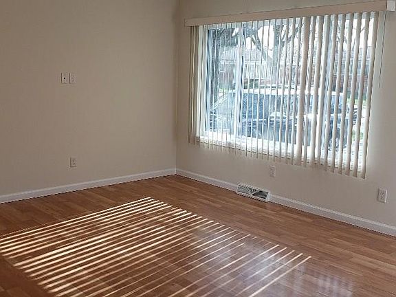 3rd image of 27454 Marilyn Dr