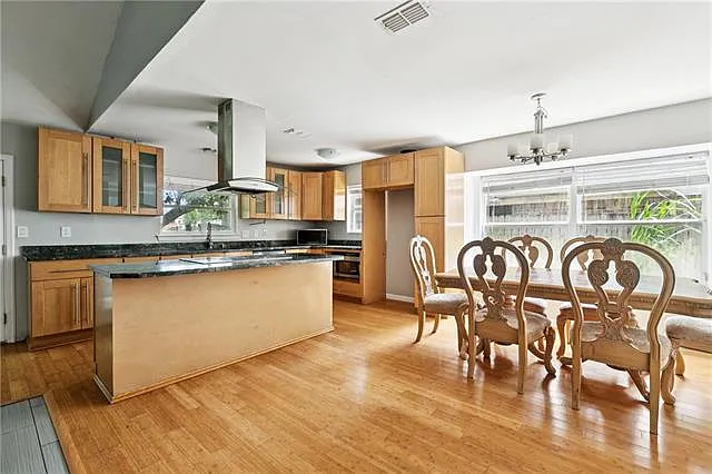 1648 Hampton Dr — Photo 9