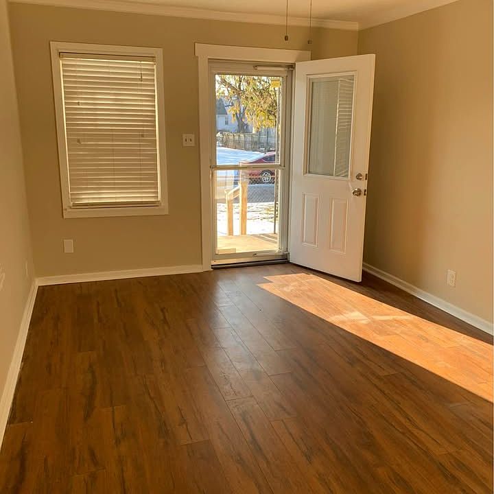 1st image of 2748 Montana Ave