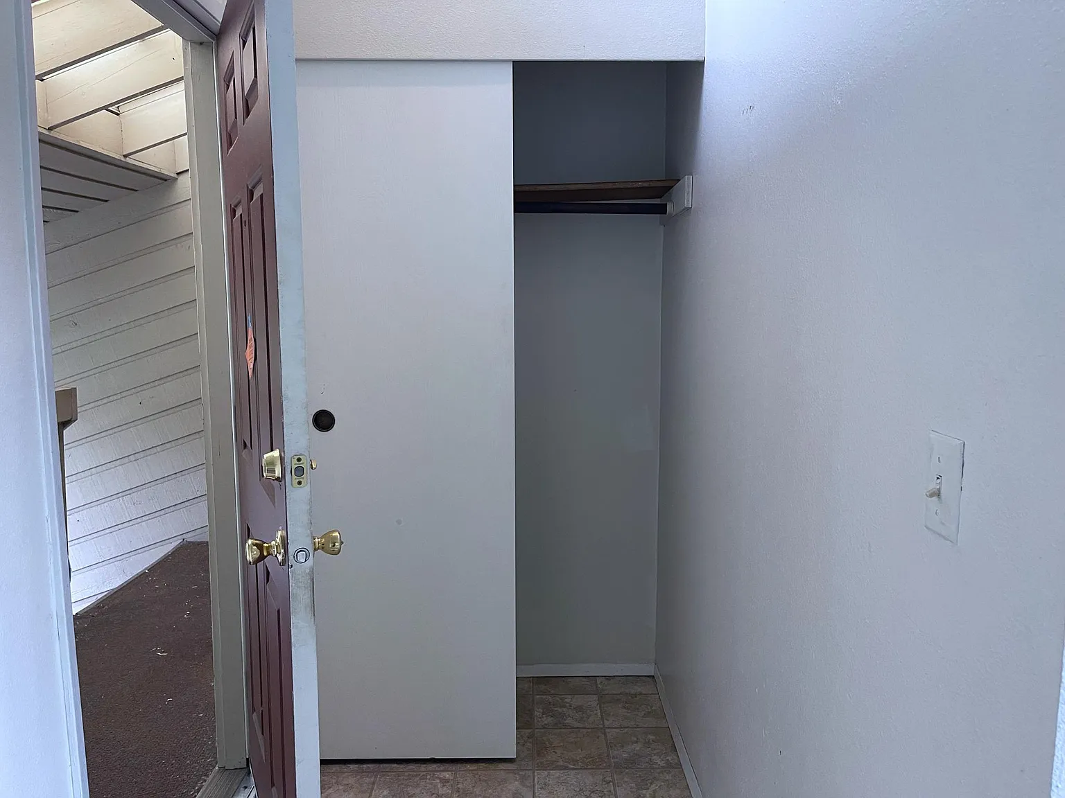 605 Williams Ave S — Photo 2