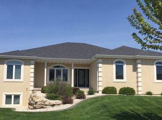 5666 Old Oak Dr, Fitchburg, WI 53711