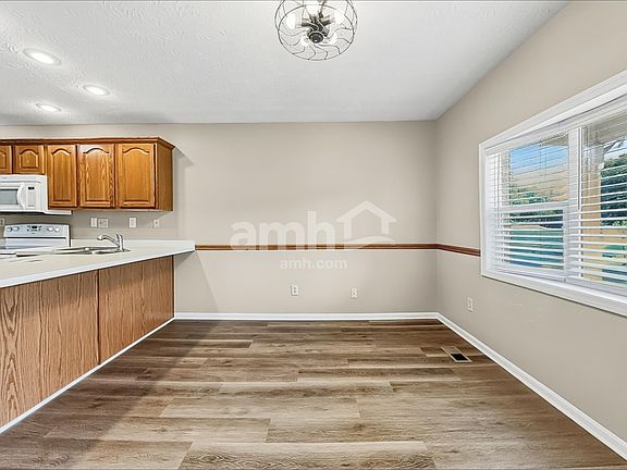 5th image of 5079 Rockdale Rd
