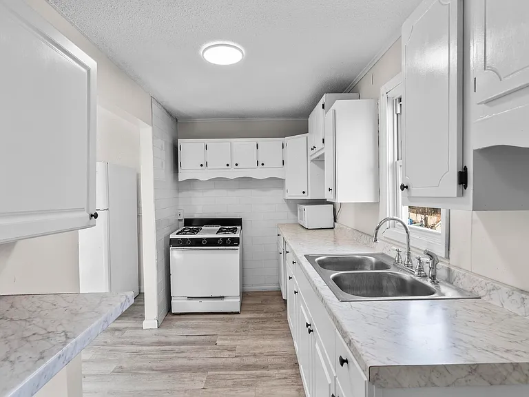 426 Poplar St #2 — Photo 3