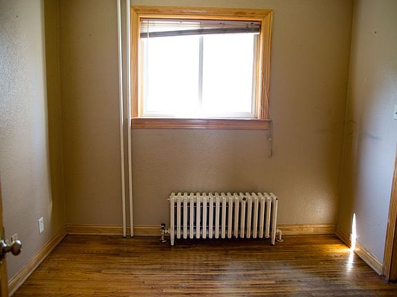 4th image of 827 15th Ave SE Unit 1