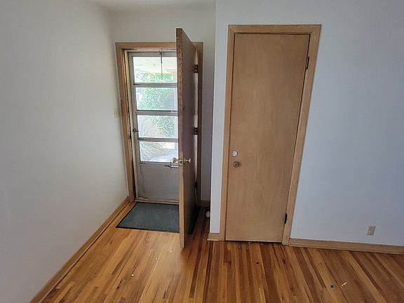 3rd image of 20 W 25th Ave
