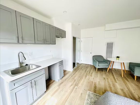 3rd image of 5107 Crenshaw Blvd #1/2