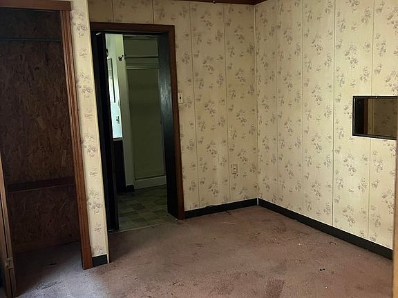 4th image of 38 E North St Floor 1