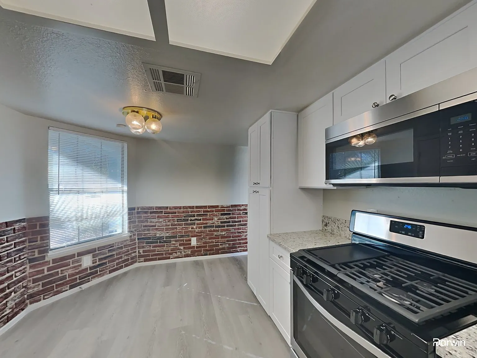 3 bed, 2.0 bath, 1386 sqft, $2,110 — Photo 2