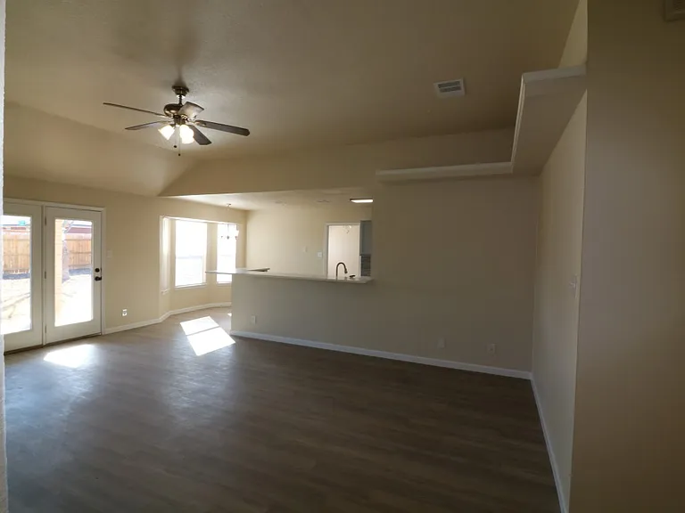 4304 Captain Dr — Photo 7