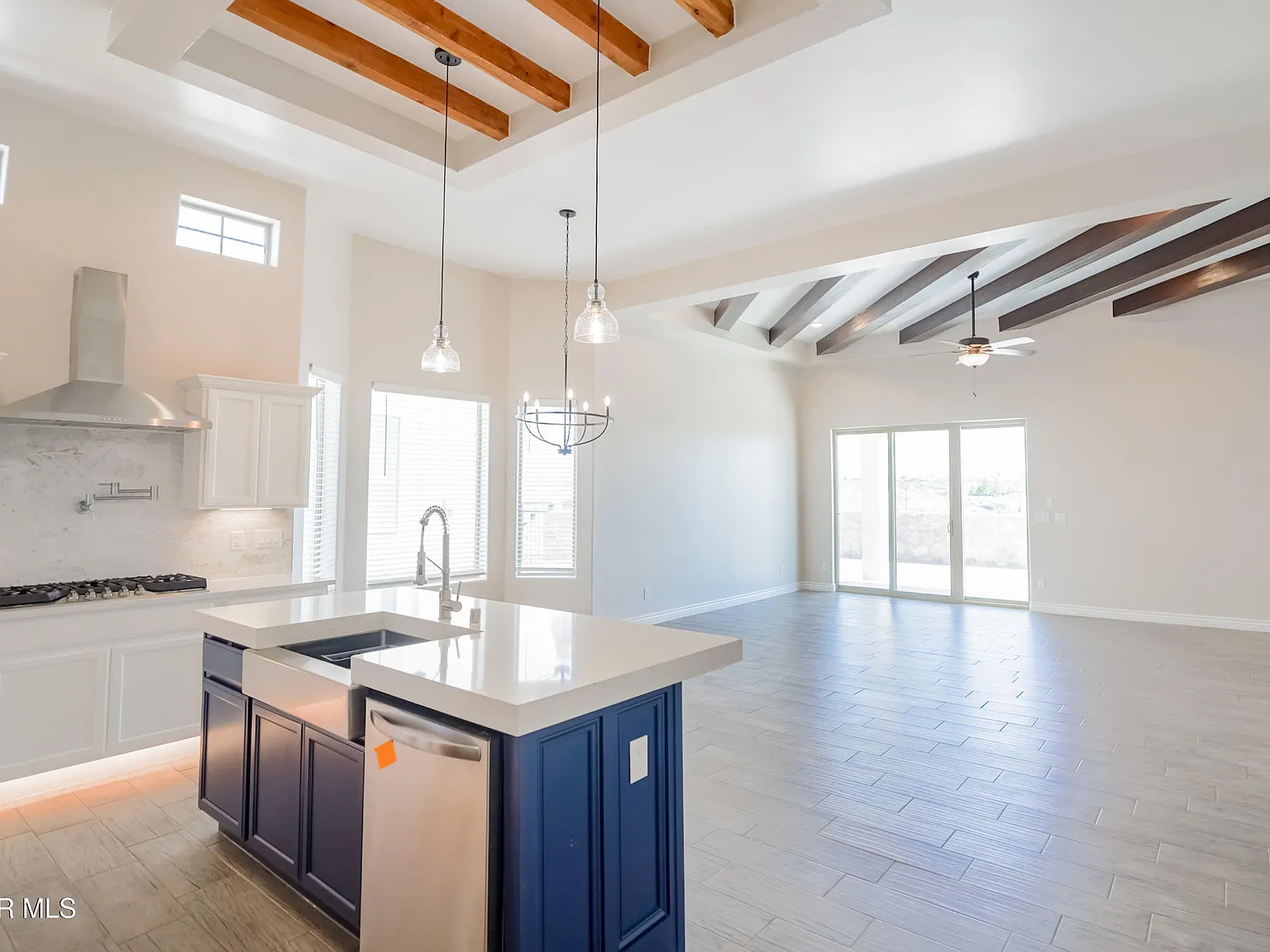 4 bed, 2.5 bath, 2004 sqft, $2,300 — Photo 4
