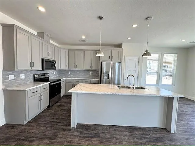2 bed, 2.0 bath, 1500 sqft, $1,599 — Photo 2