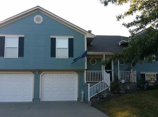 812 Country Hill Dr, Grain Valley, MO 64029