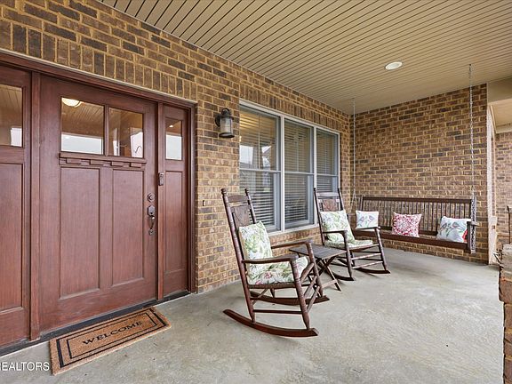 3rd image of 1221 Brighton Dr