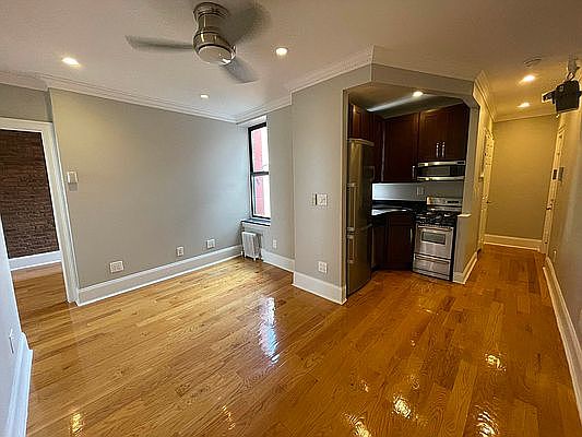 1st image of 442 Lorimer St APT 21