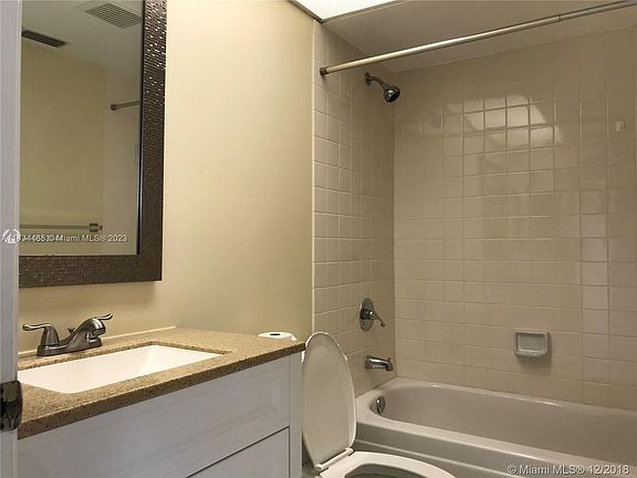 3rd image of 2534 SE 19th Pl #204-C