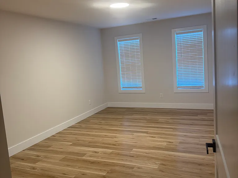 142 N Hines St — Photo 22