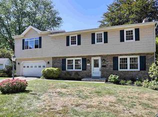 3 Gale Cir, Camp Hill, PA 17011