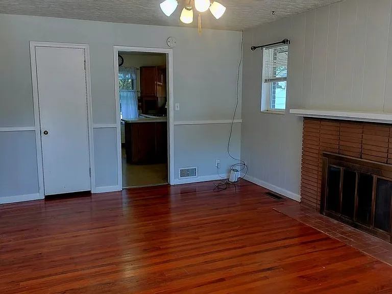873 12th St — Photo 3