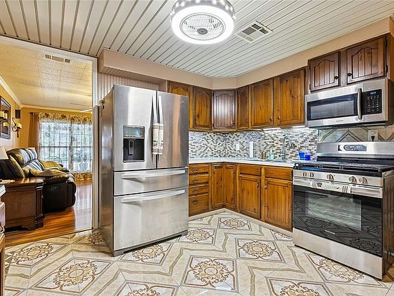 5th image of 152 Felicia Dr