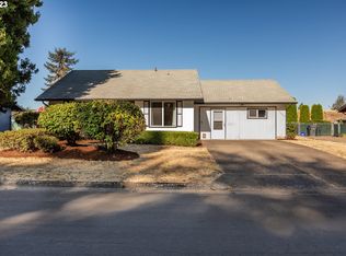 2476 Canterbury St, Eugene, OR 97404