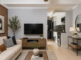 221 E 11th St, New York, NY