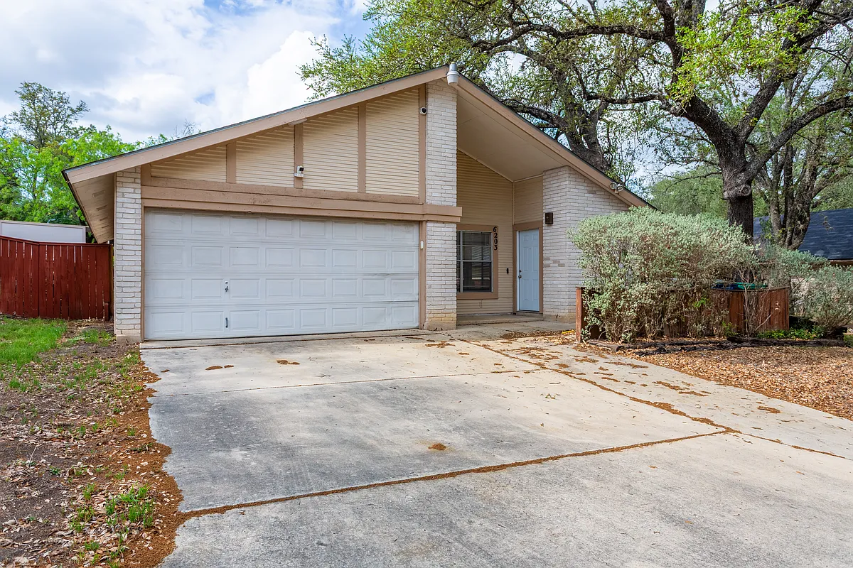 Building Photo - 6203 Fox Creek St