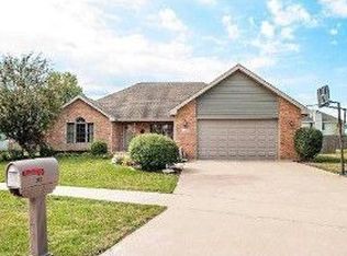 2012 Oak Forest Dr, Morris, IL 60450