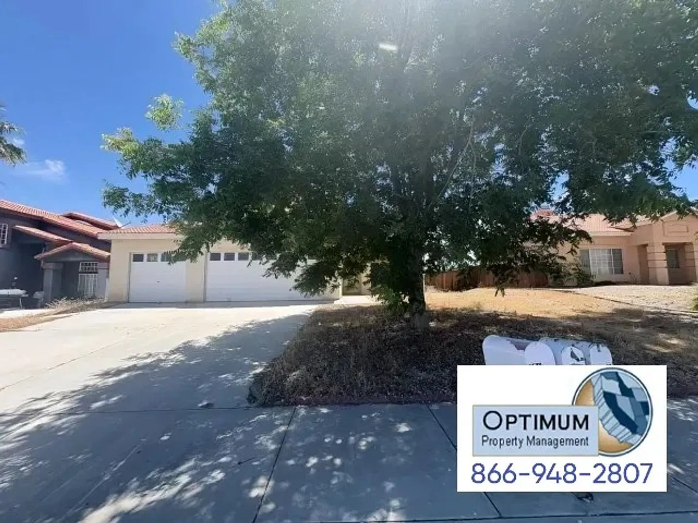 Spacious 4-Bedroom Home with Downstairs Bedroom & Brand-New Carpet — Photo 2