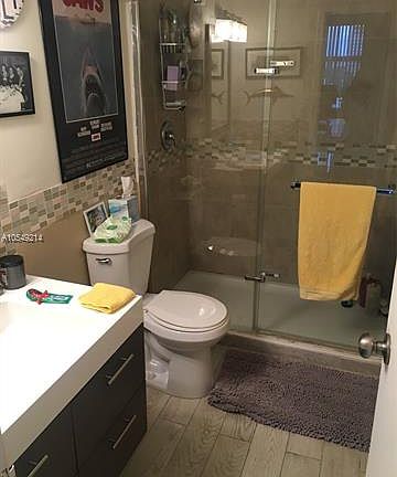 4th image of 1800 Collins Ave APT 8E