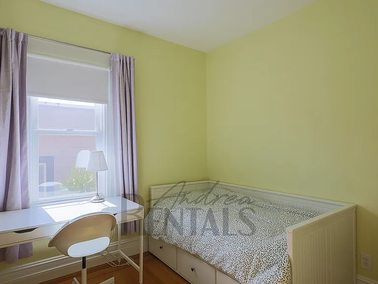 1029 Rhode Island St — Photo 15