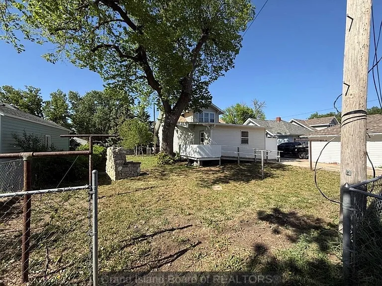 1615 W 7th St — Photo 3