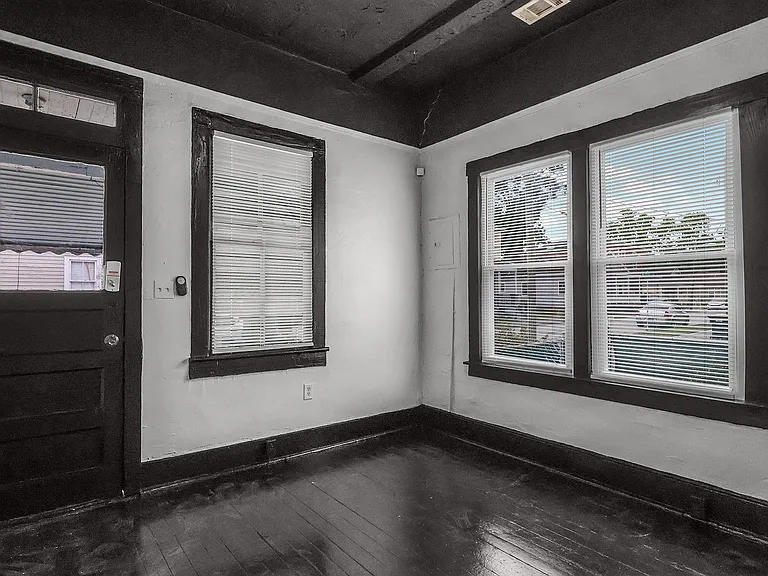 2221 Harden St — Photo 9