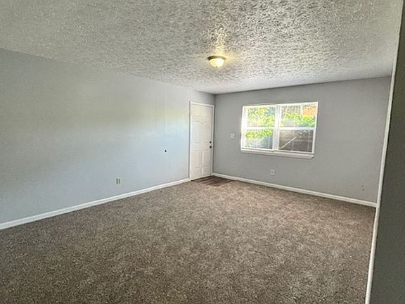 3rd image of 433 Woodcreek Dr #16
