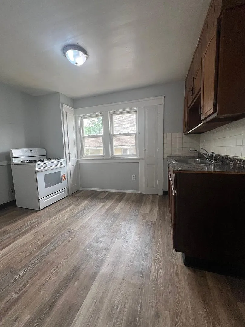 965 Stevenson — Photo 3