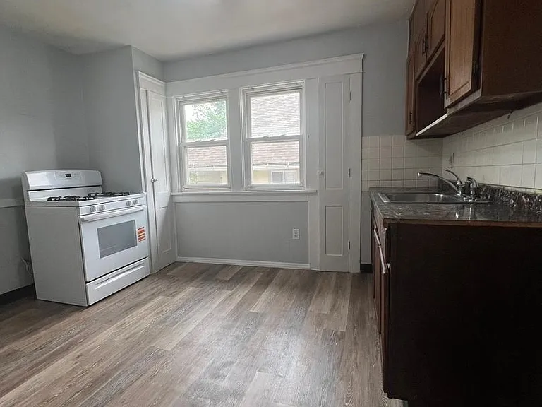 965 Stevenson — Photo 3