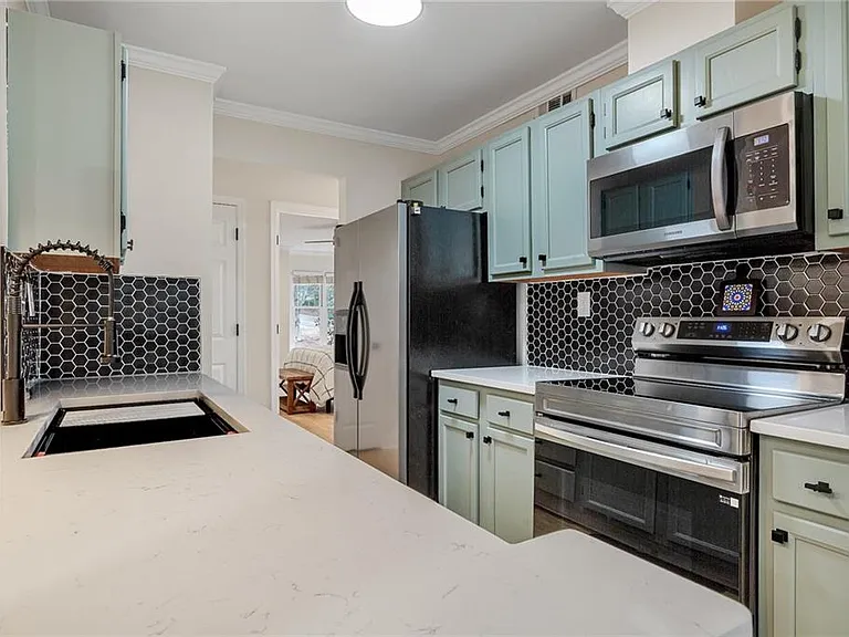1105 Garden Ct — Photo 11